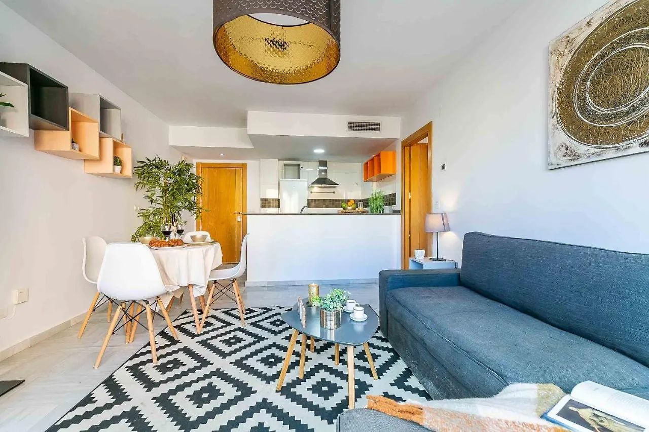 Carlos Haya Beautiful Apartment With Parking Малага 0*,  Испания